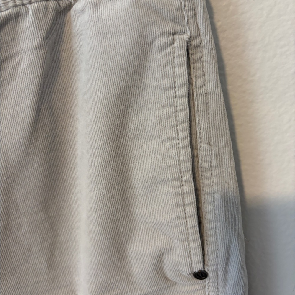 Men's Vuori Optimist Cream Corduroy Shorts sz M $88 - Picture 6 of 6